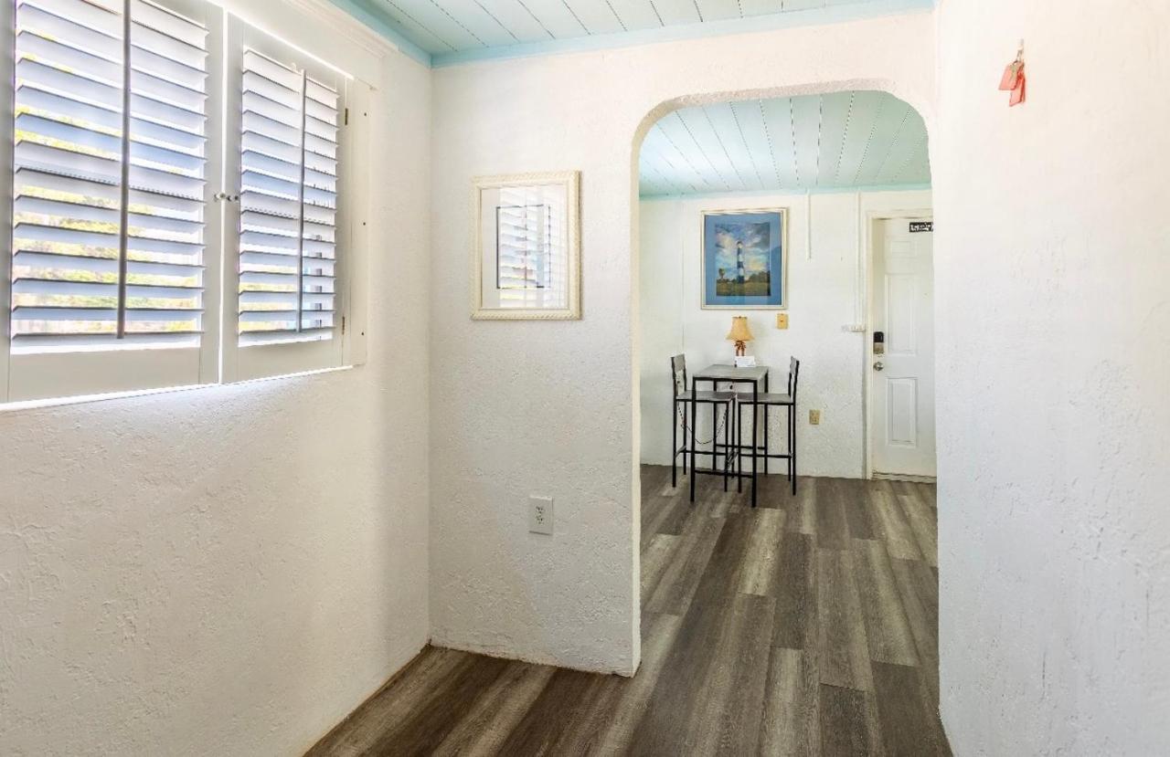 Bungalow 1 Minute From The Beach Suite #3 엥글우드 외부 사진