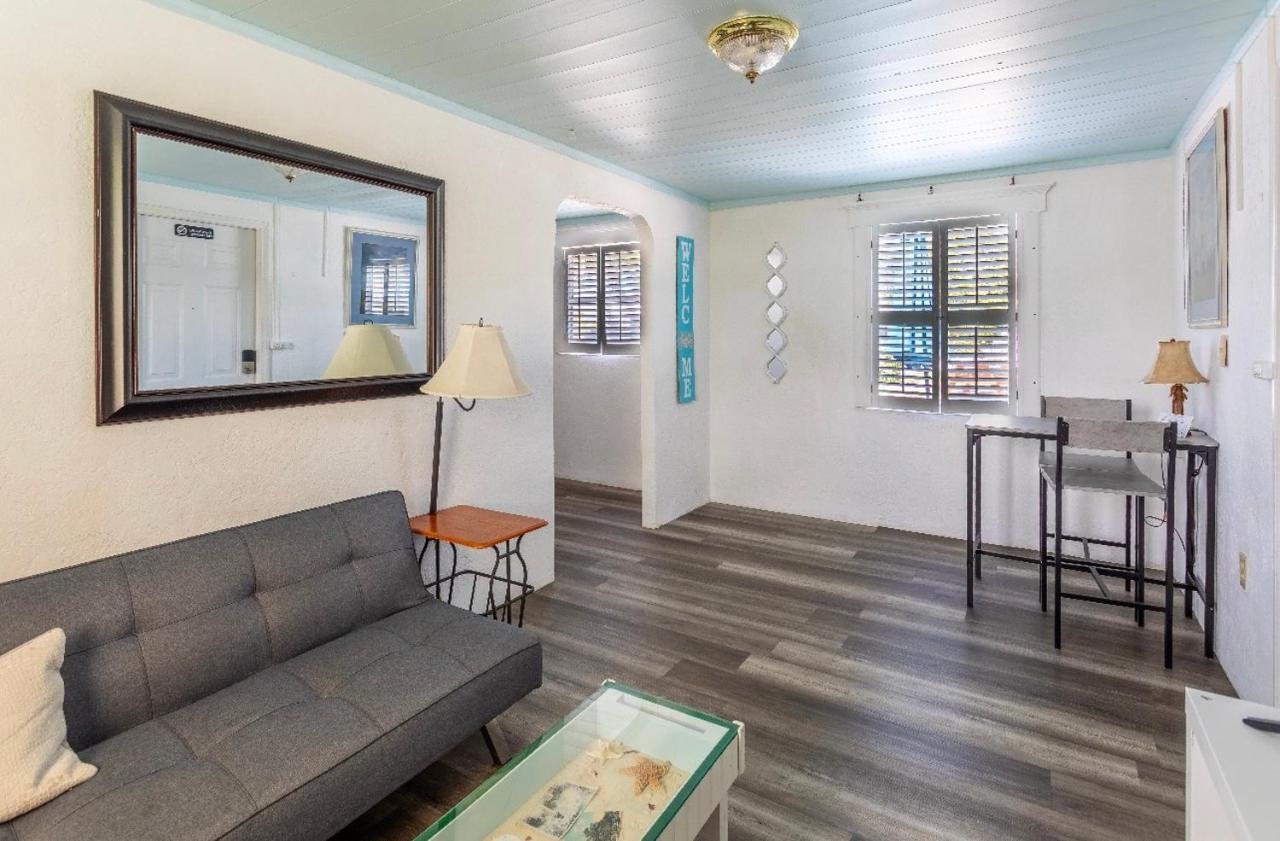 Bungalow 1 Minute From The Beach Suite #3 엥글우드 외부 사진